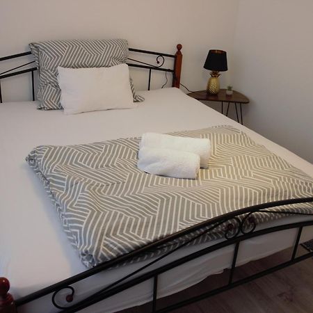 Apartman Surany Bagian luar foto
