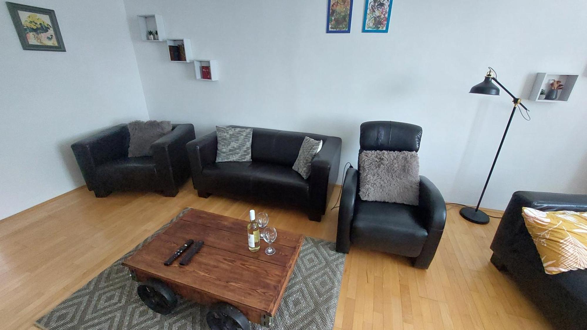Apartman Surany Bagian luar foto
